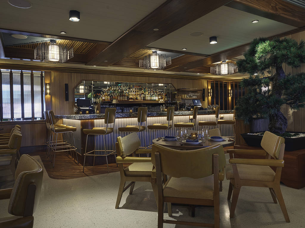 46 Best Happy Hours in Miami Every Frickin' Day of the Week