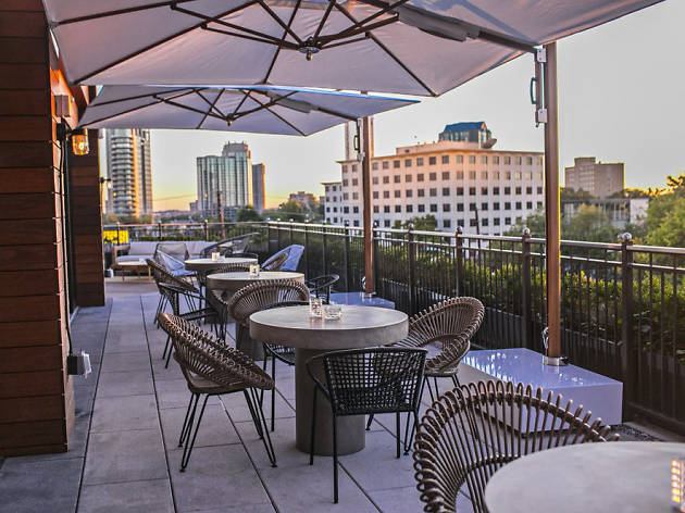 11 Best Rooftop Bars In Atlanta For Drinks And Cool Breezes