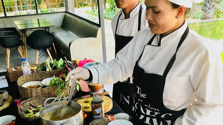 Cooks in Tuk Tuks