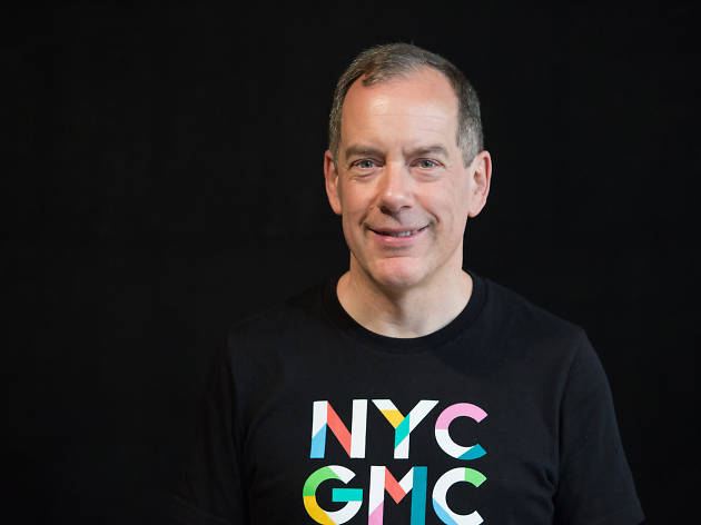 Charlie Beale Charlie Bale es el director del New York City Gay Men’s Chorus