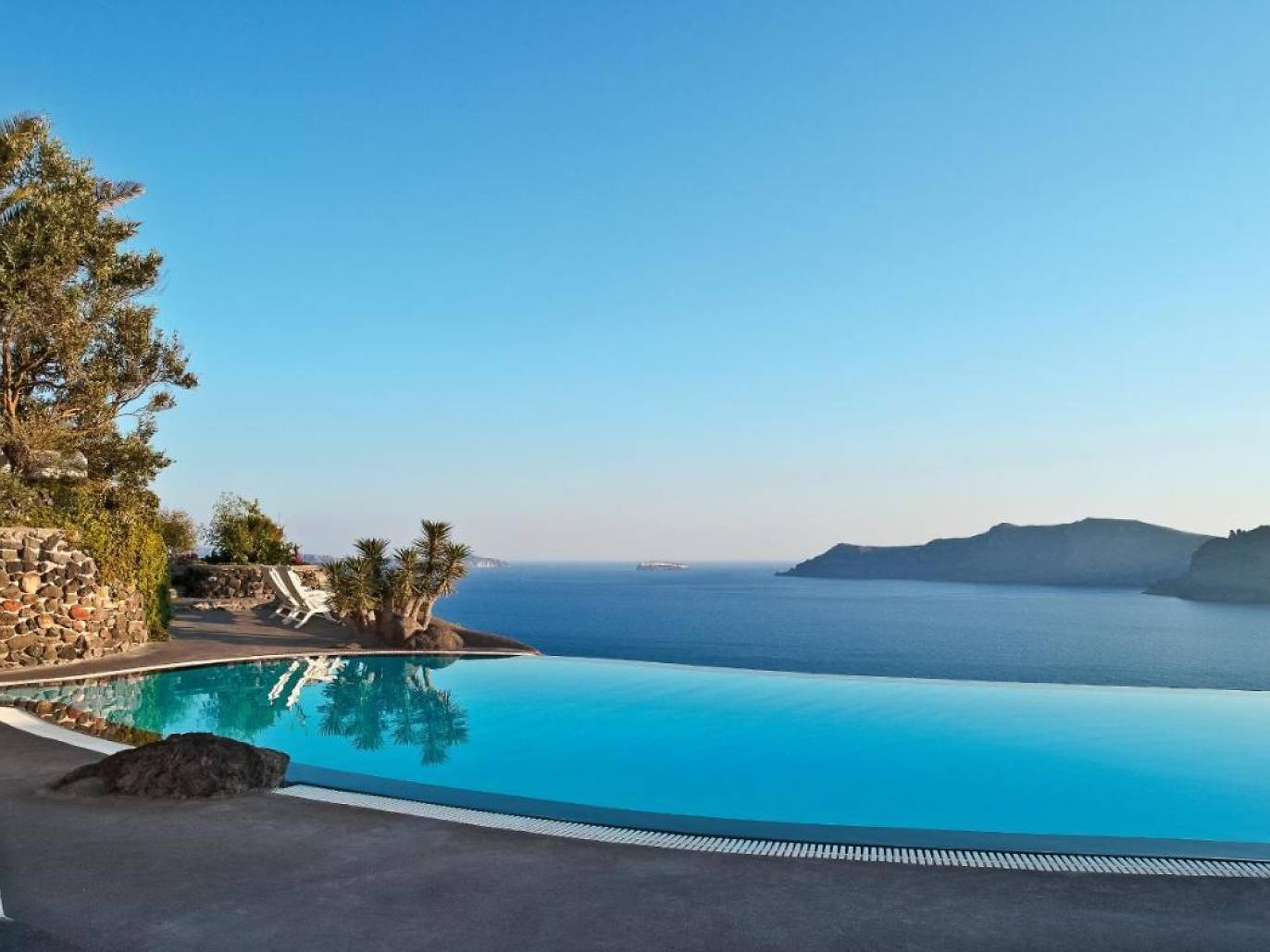 The 16 Best Hotels In Santorini For 2024   Image 