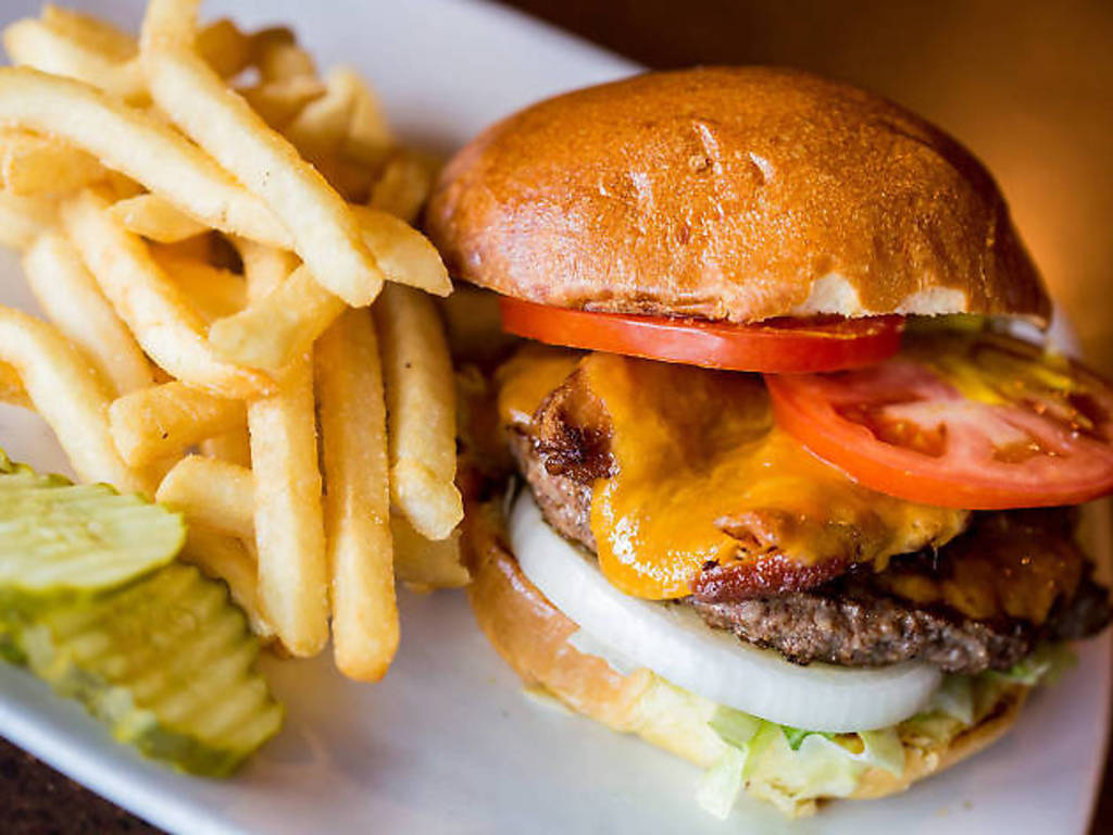 12 Restaurants in Easton to Grab a Delicious Bite