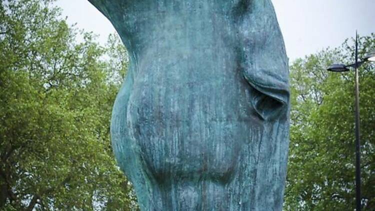 Nic Fiddian Green’s horses head, Marble Arch, W1H