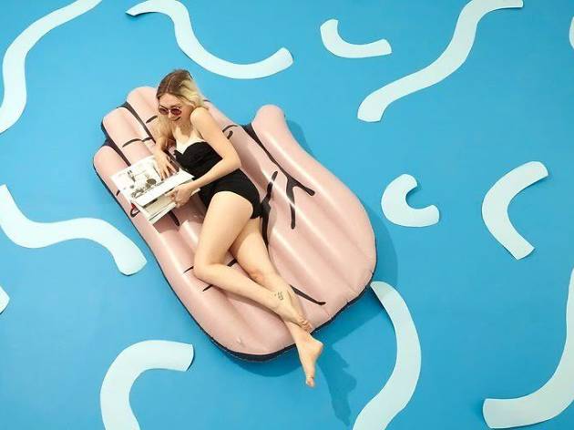 where to buy pool floats