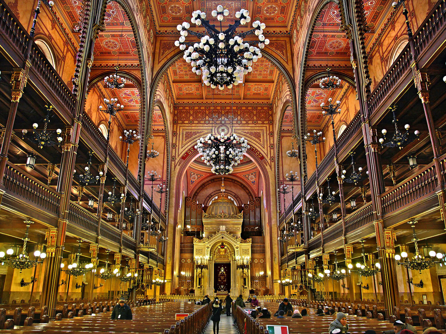 the-complete-guide-to-budapest-s-jewish-quarter-what-to-see-eat-and-do