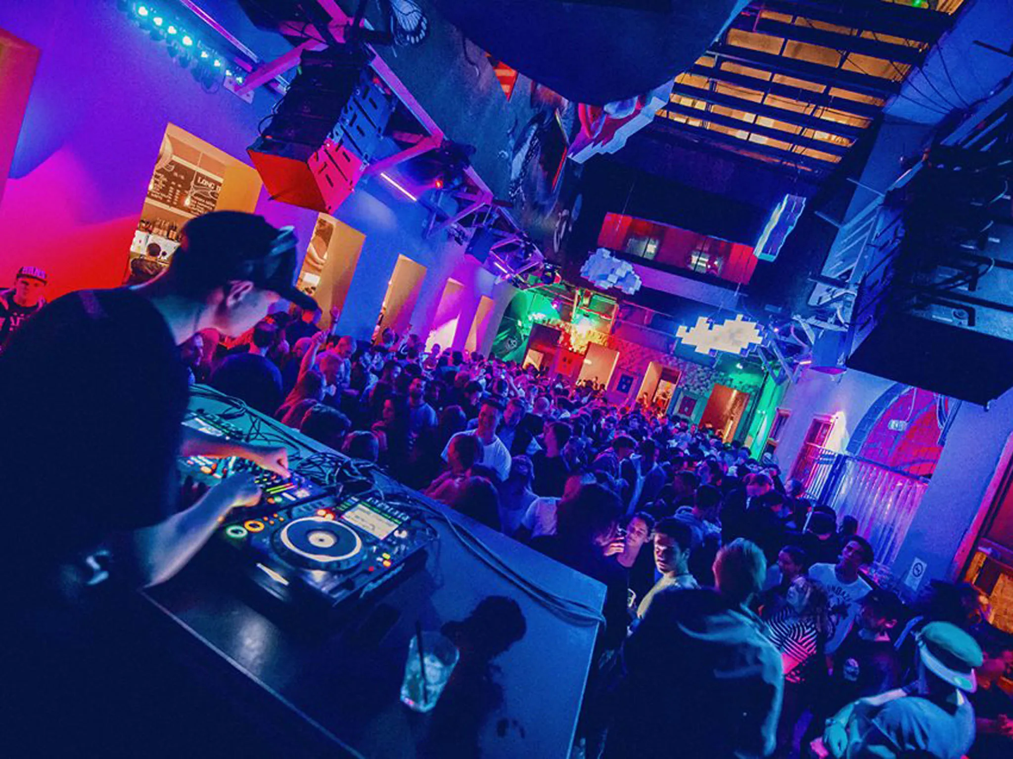 Instant - Budapest - Hungary