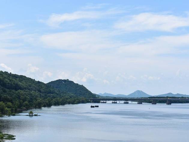 Big Dam Bridge