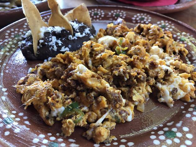 Huevos con machaca de corazón de maguey Huevos con machaca de corazón de maguey