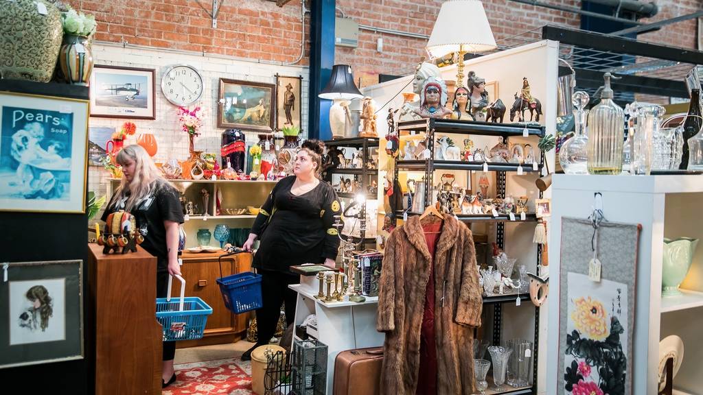 Mitchell Road Antique And Design Centre Shopping In Alexandria Sydney