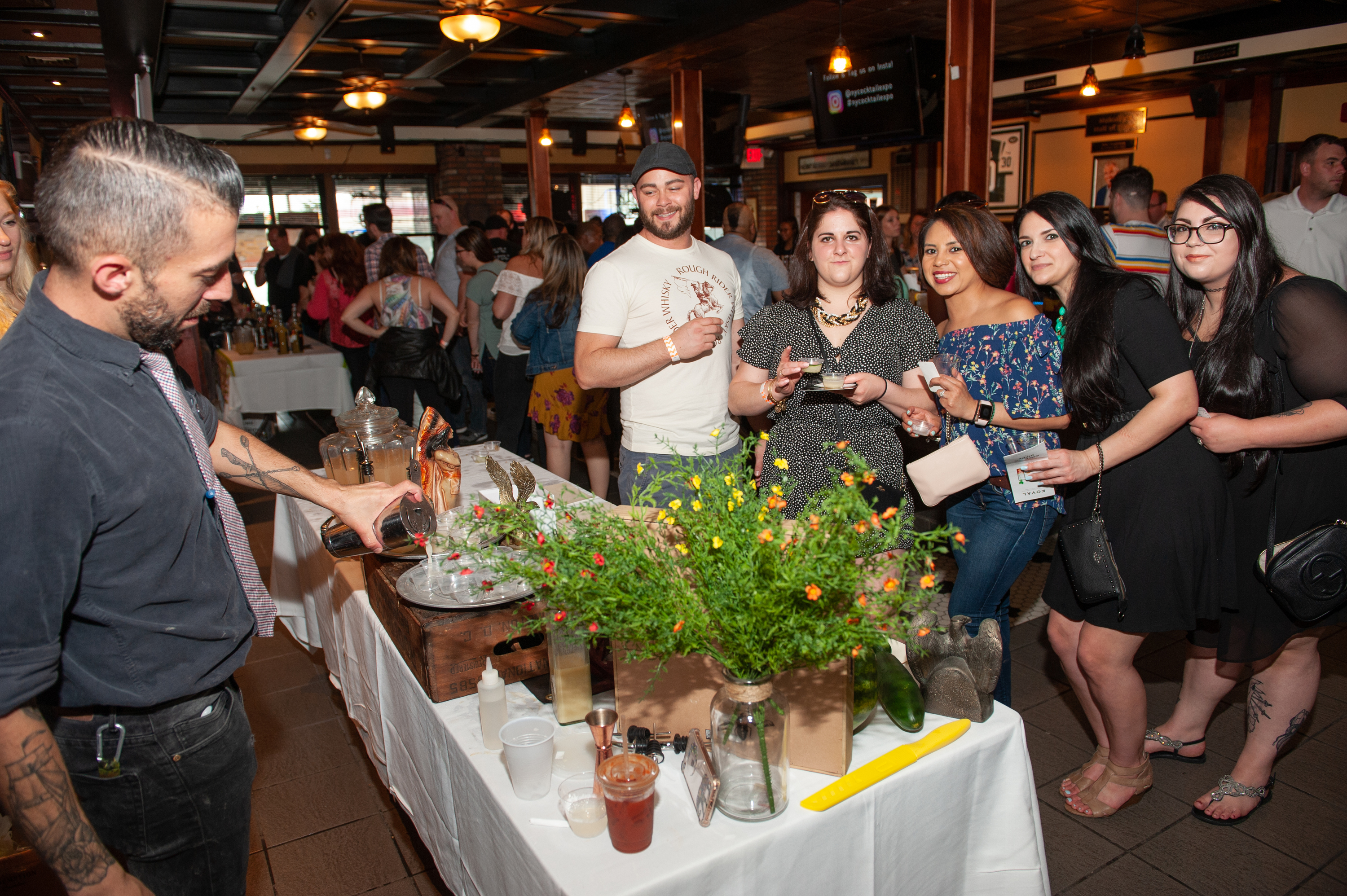 New York City Marathon Expo – Heart Runner Girl, image size:3000x1996