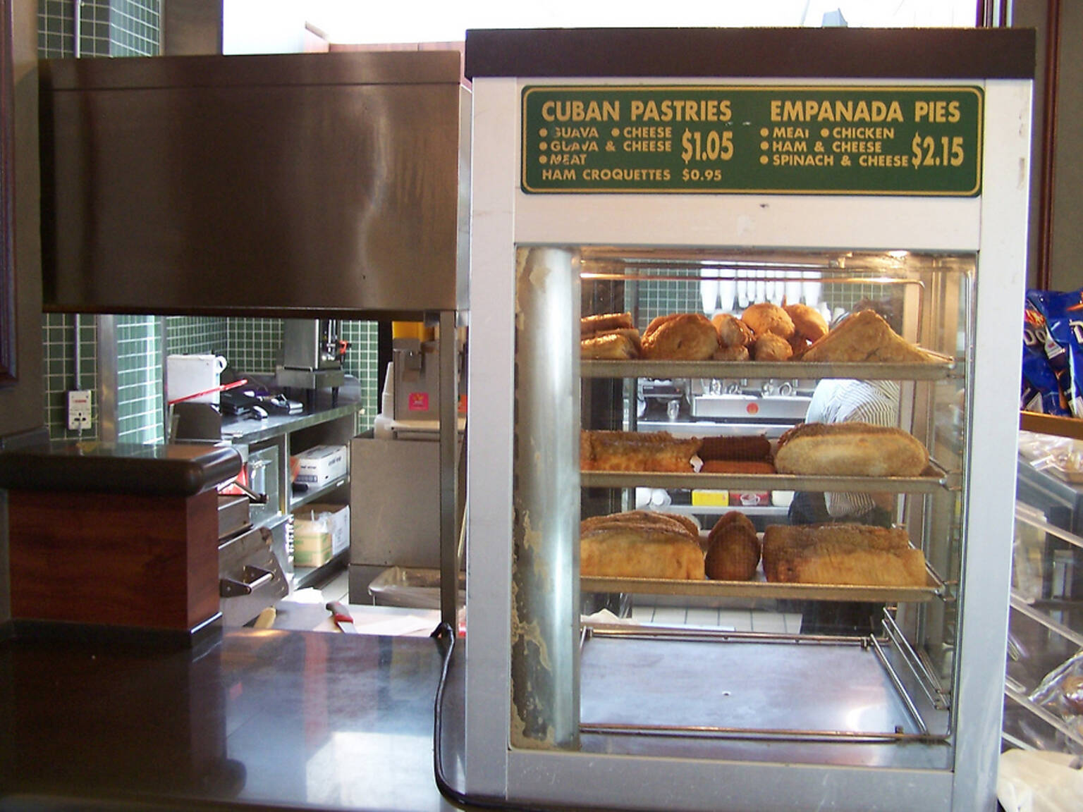 12 Best Miami Airport Restaurants for Tasty Meals Before Takeoff