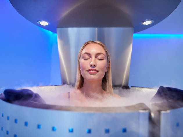 Cryotherapy at Koa Woman in cryotherapy bath