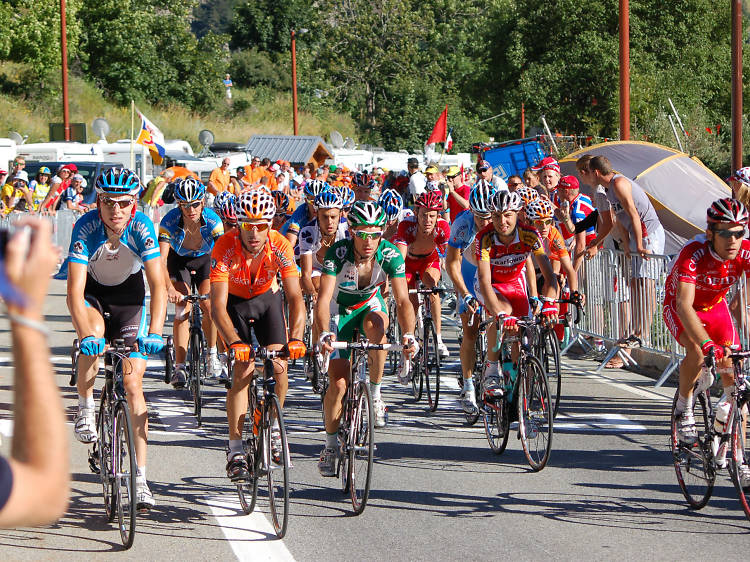 Join in with the legendary Alpe d'Huez stage of the Tour de France