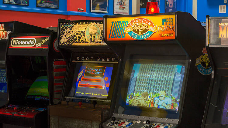 Play a vintage arcade game at Musée Mécanique