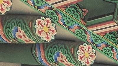 Fly a kite by the Korean Bell of Friendship Fly a kite by the Korean Bell of Friendship