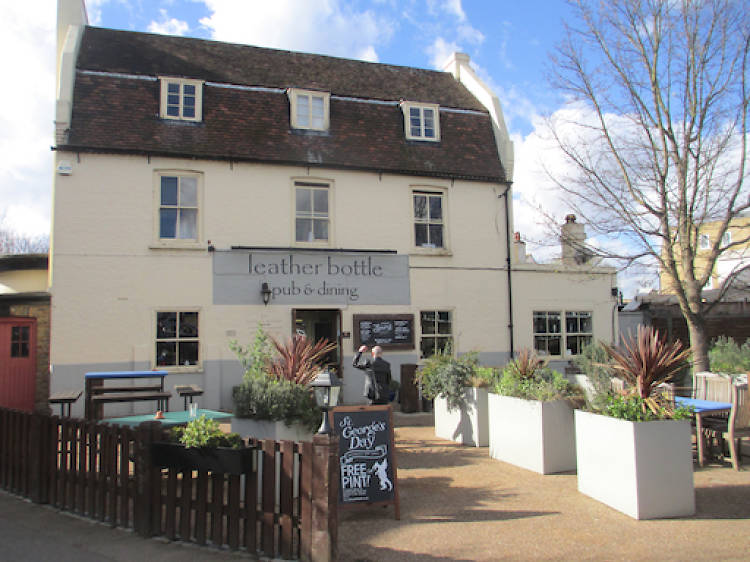 The Leather Bottle, Earlsfield