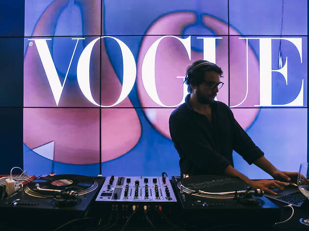 Vogue Café Durante o mês de Abril, a cabine do Vogue Café recebe três DJs