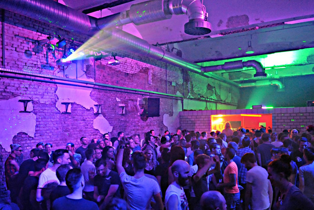 Night Clubs In Berlin Near Me Wallpaper