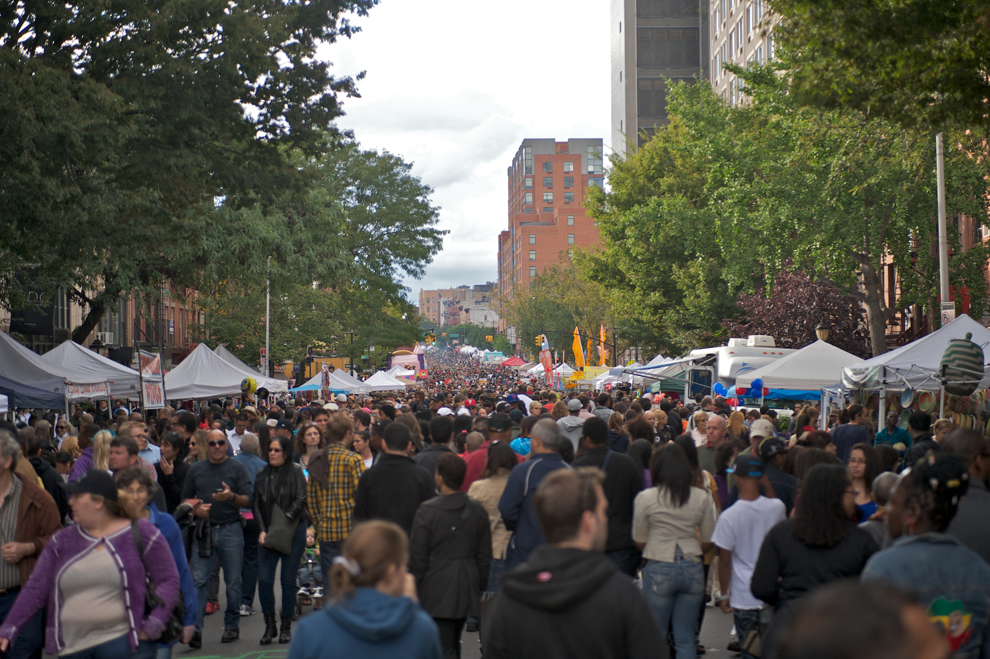 Best Street Fairs NYC Offers With Food, Music and Artwork