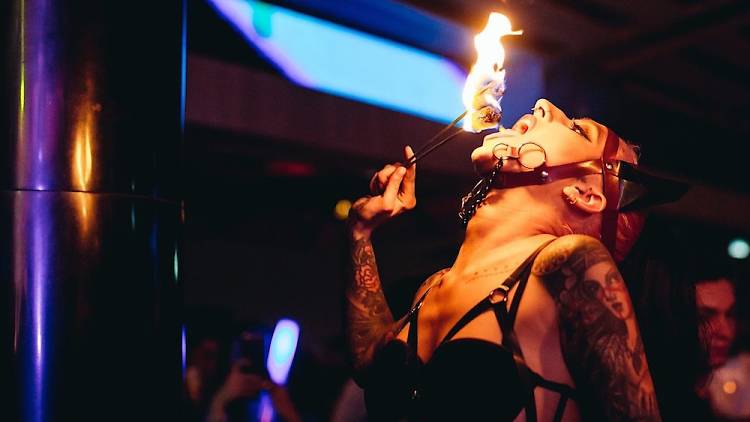 cirque le soir