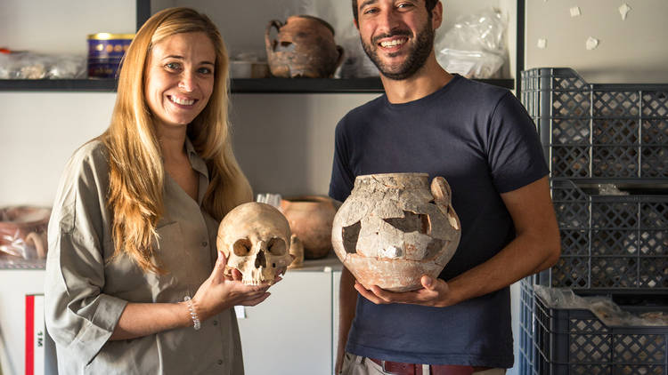 Arqueólogos José Pedro Henriques e Vanessa Filipe Arqueólogos dos ecopontos