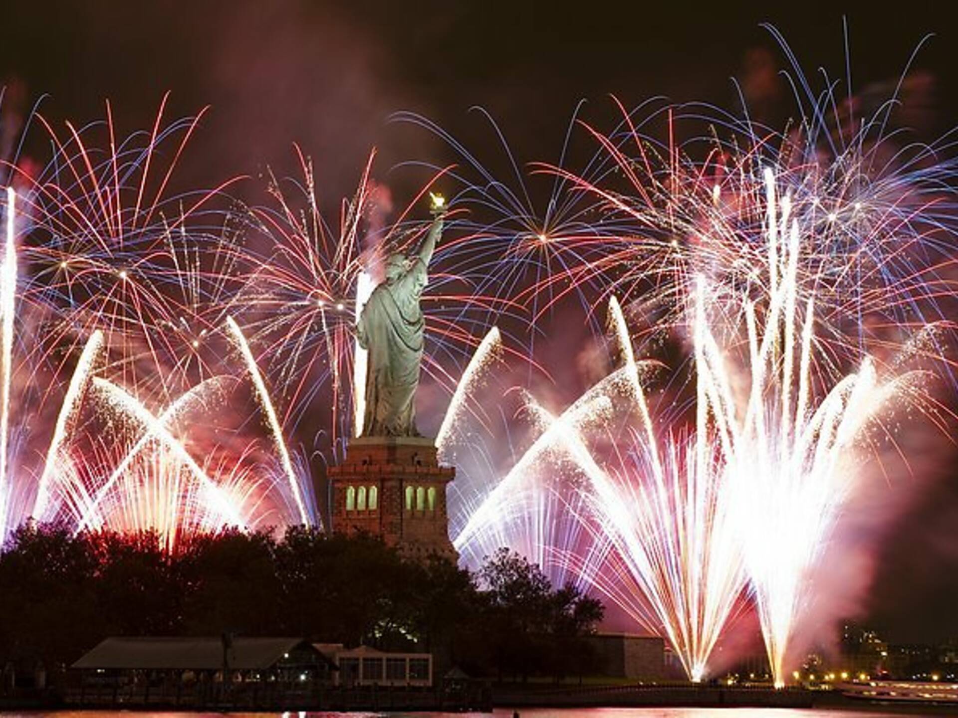 Where To Watch New Year’s Eve Fireworks In NYC