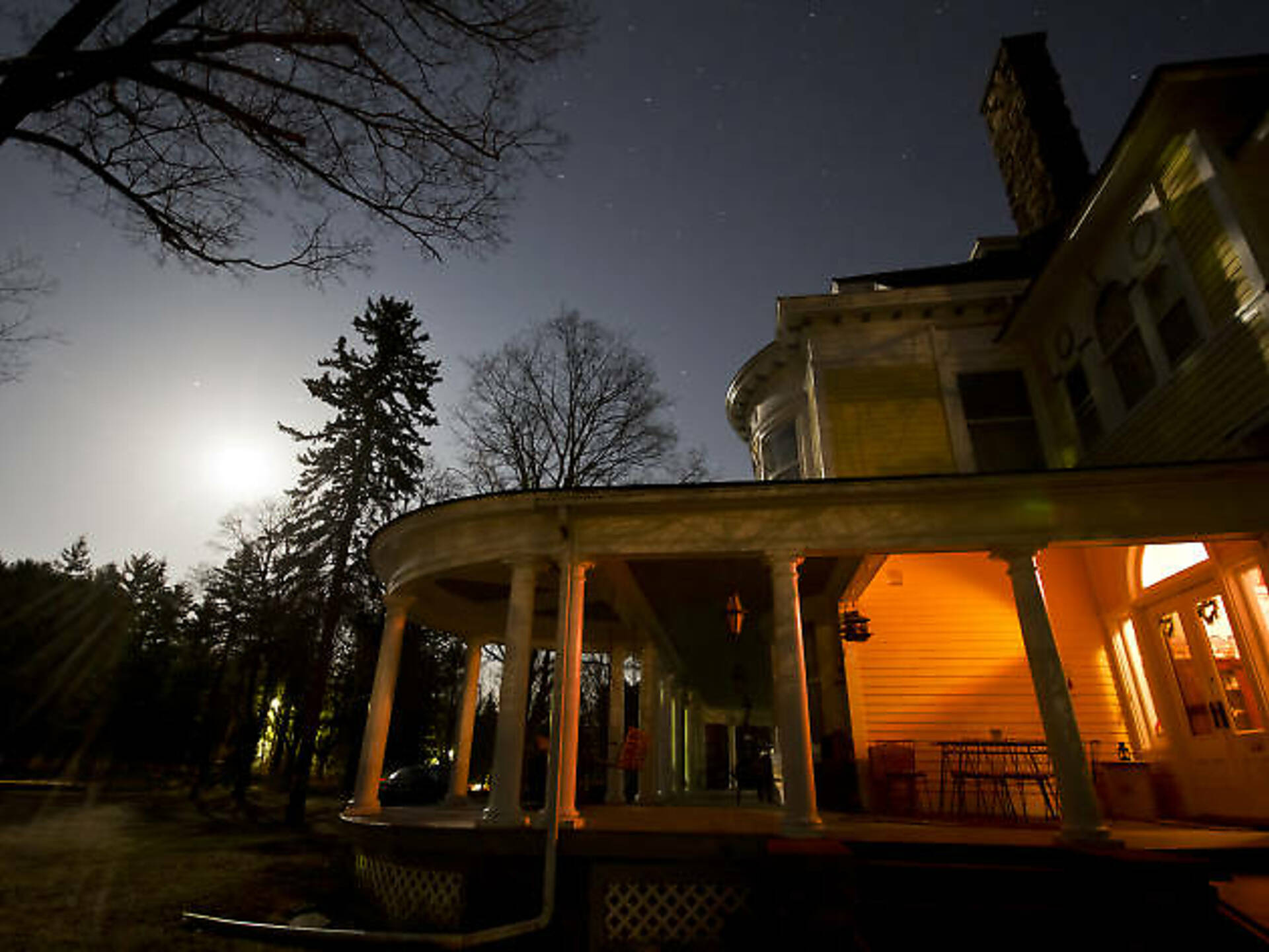 20 Most Haunted Places In New York State For Spooky Season