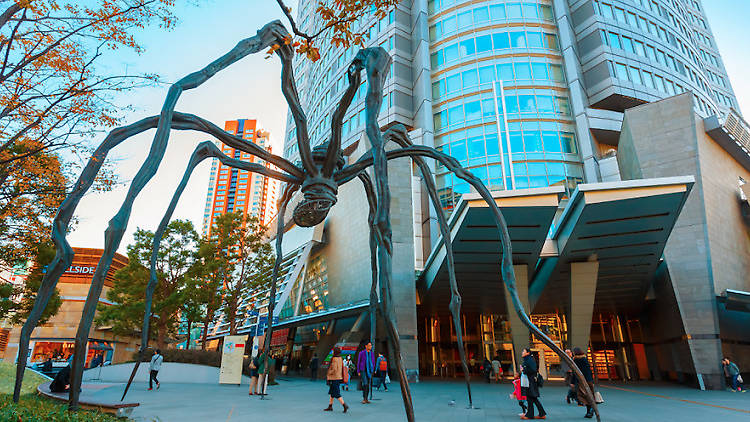 Maman spider sculpture at Roppongi