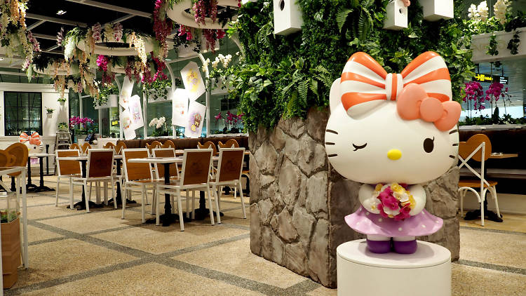 hello kitty cafe