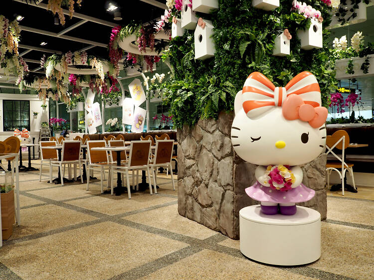 hello kitty cafe