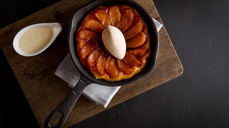 Apple tarte tatin