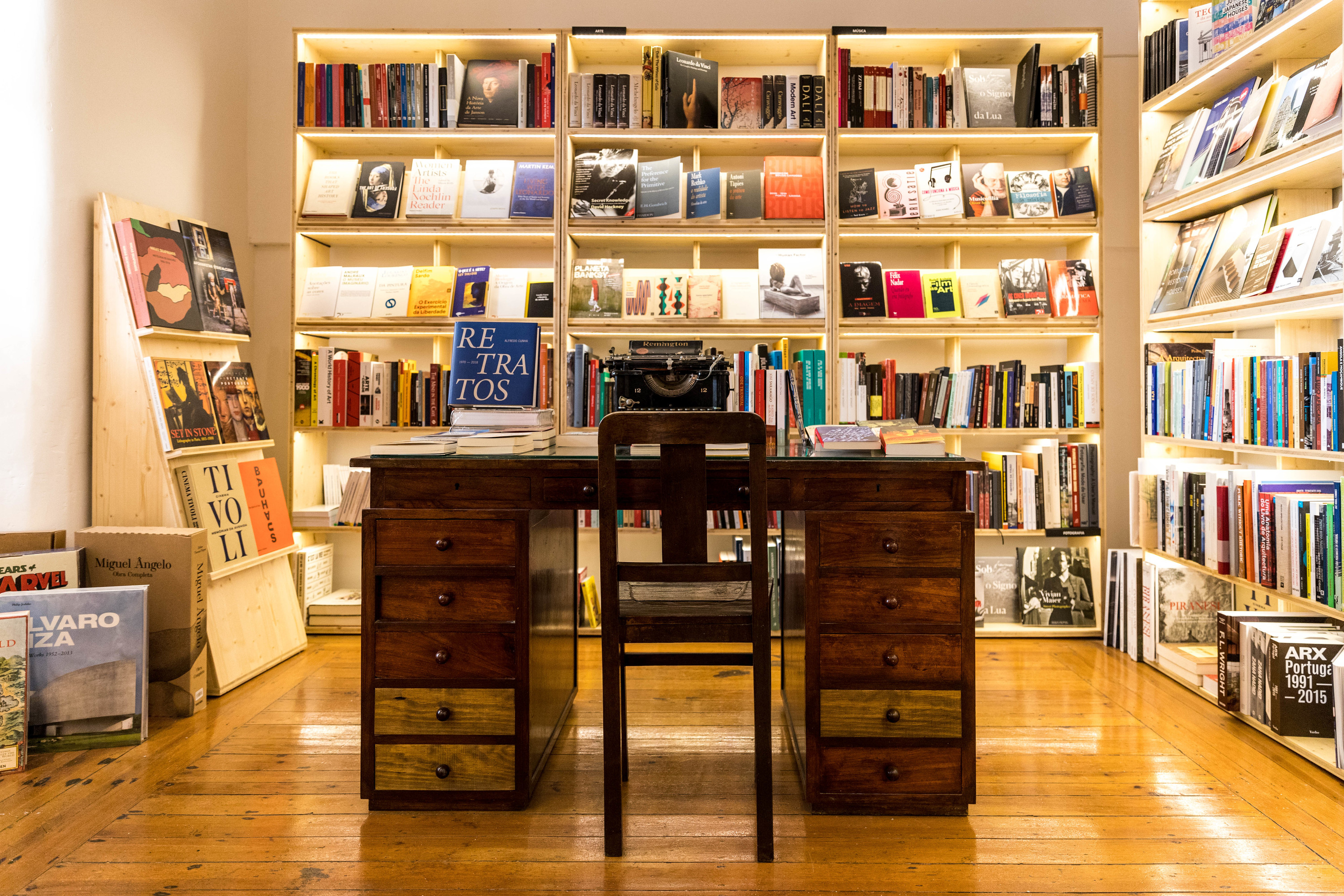 Almedina Opens New Bookstore in Lisbon's Heart: A Cultural Hub for Book Lovers