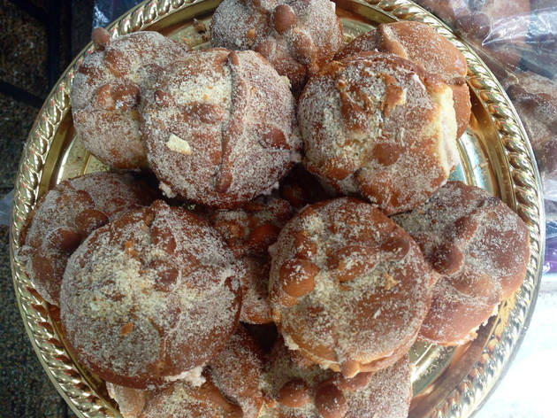 Pan de Muerto Pan de muerto en la Feria de Cémpasuchil