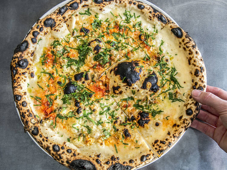 Clam pizza at Bella Brutta