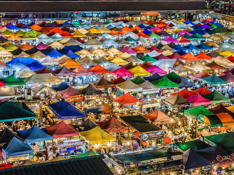 Eat, drink and shop for antiques at the Srinakarin Night Market 