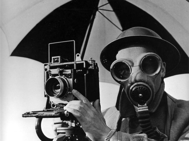 David E. Scherman, vestit per a la guerra, de Lee Miller (1942) David E. Scherman, vestit per a la guerra, de Lee Miller (1942)