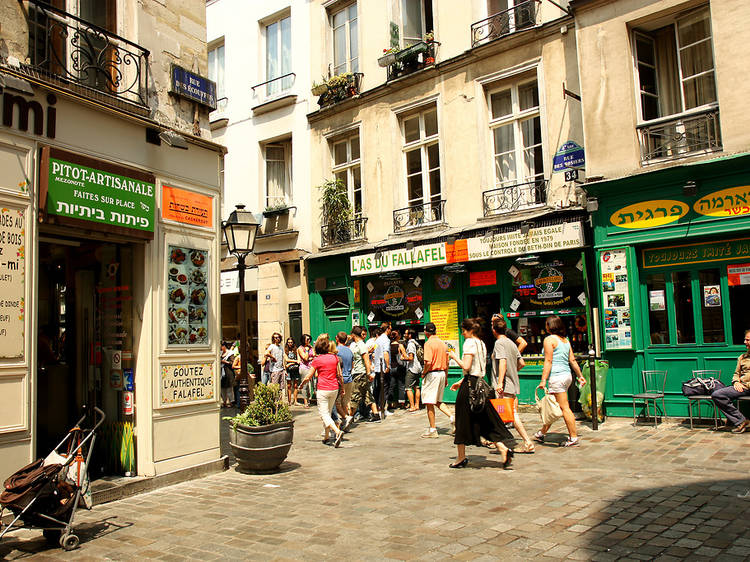 Join the queue at L’As du Fallafel