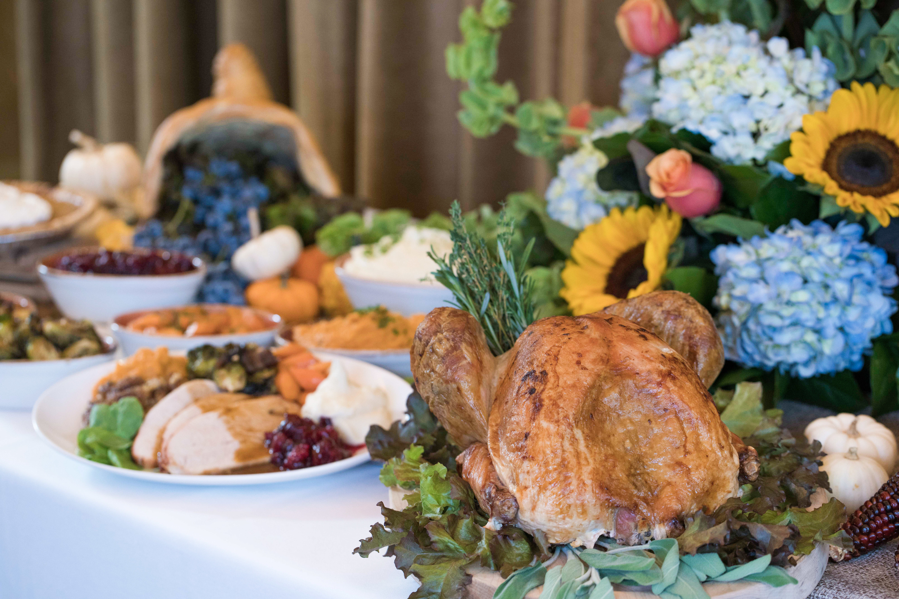 22 Best Restaurants Open on Thanksgiving Day This Year For A Tasty Dinner