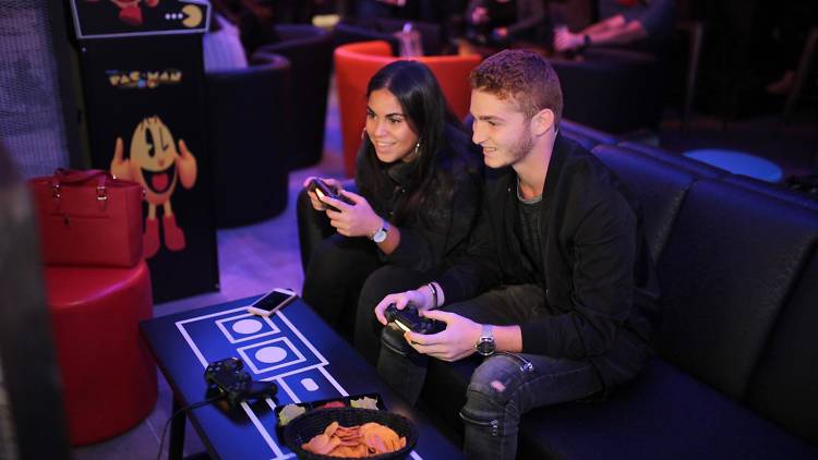 A fan of Fortnite & Beer? pay attention: A new gaming bar opened in Tel Aviv