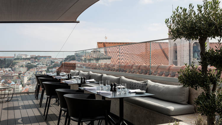 Lumi Rooftop Bar & Restaurant