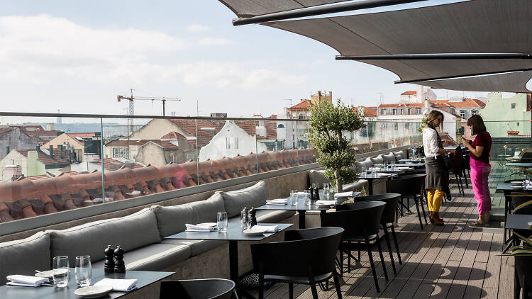 Lumi Rooftop Bar & Restaurant
