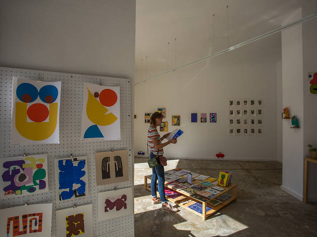 Senhora Presidenta Ver exposições, comprar tapetes e descobrir objectos criativos