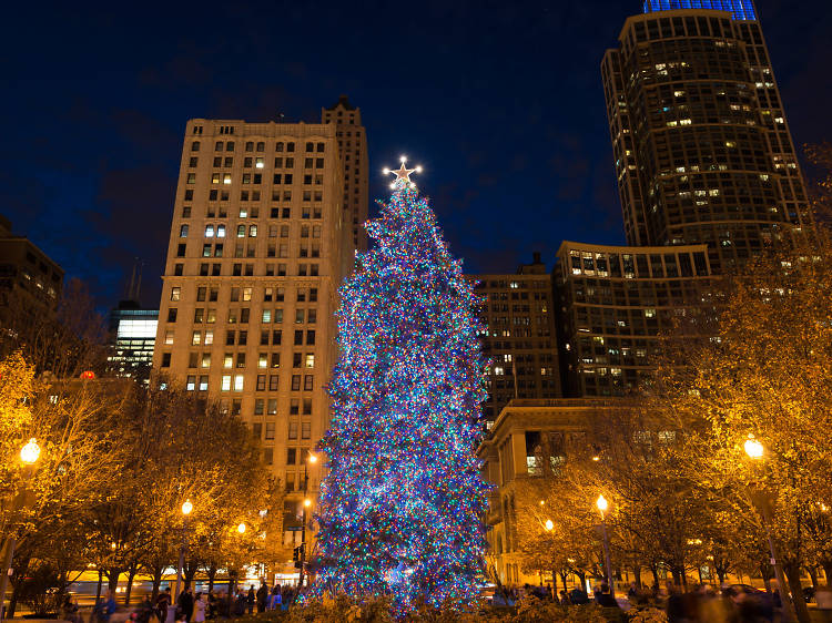 Best Spots for Christmas Lights in Chicago