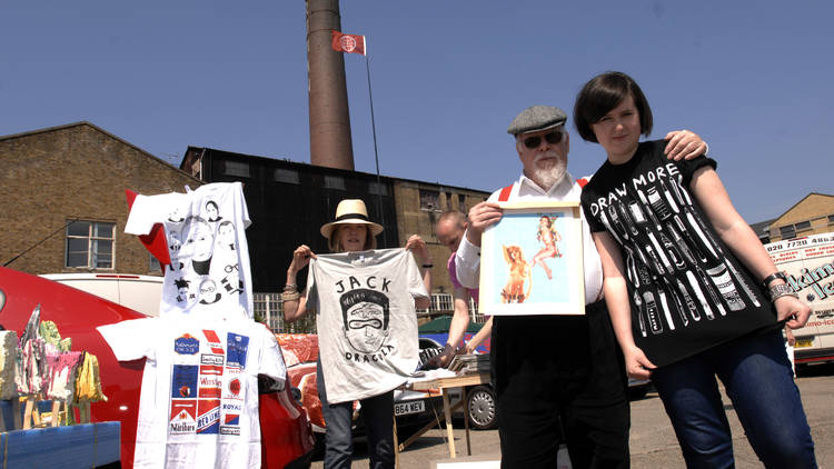 Vauxhall Art Car Boot Fair Truman Brewery Brick Lane E1
pics and copyright Nick Cunard  2008 
- Rose Blake and Peter Blake and there work Peter's limited edition prints at 30 quid ea. and Rose's  T-shirts at 15.