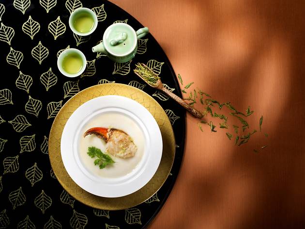 Golden Leaf - Steamed fresh crab claw with Chinese rice and ginger paired with Xihu Pre Qingming Long Jung Green Golden Leaf - Steamed fresh crab claw with Chinese rice and ginger paired with Xihu Pre Qingming Long Jung Green