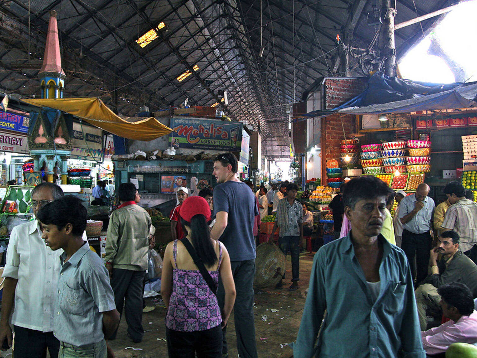 15 Best Markets in Mumbai for Souvenirs and More