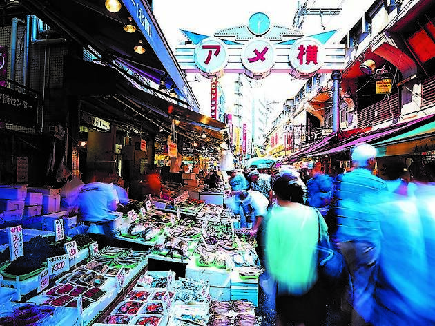 Experience the authentic air of an old Japanese shopping street at Ameyoko and eat street food Experience the authentic air of an old Japanese shopping street at Ameyoko and eat street food