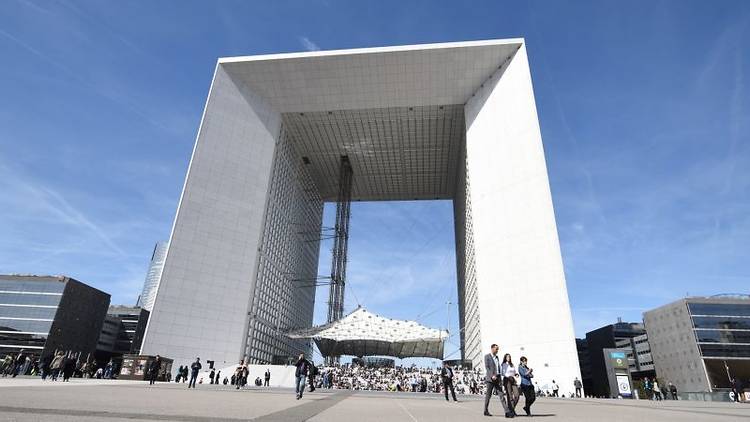 Patinoire de Noël sur le toit de la Grand Arche de la Défense