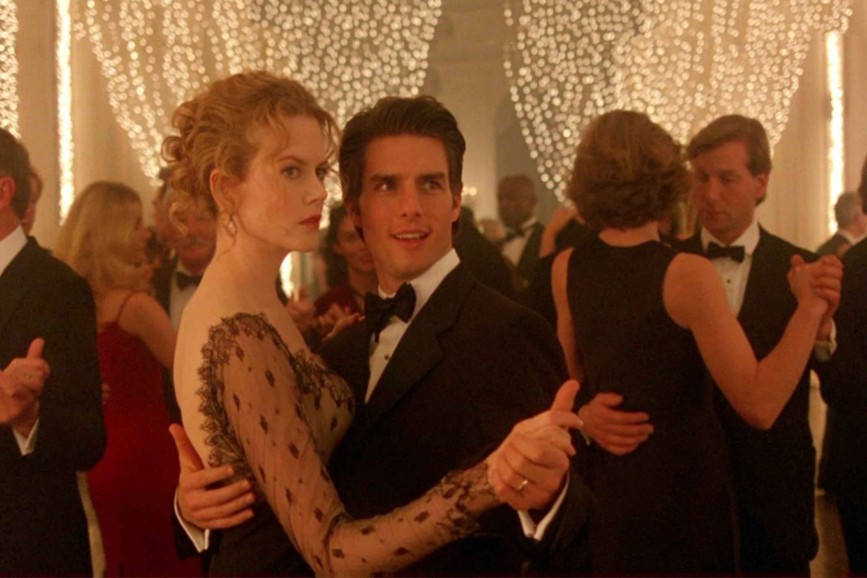 Ojos bien cerrados, dirigida por Stanley Kubrick y protagonizada por Nicole Kidman y Tom Cruise