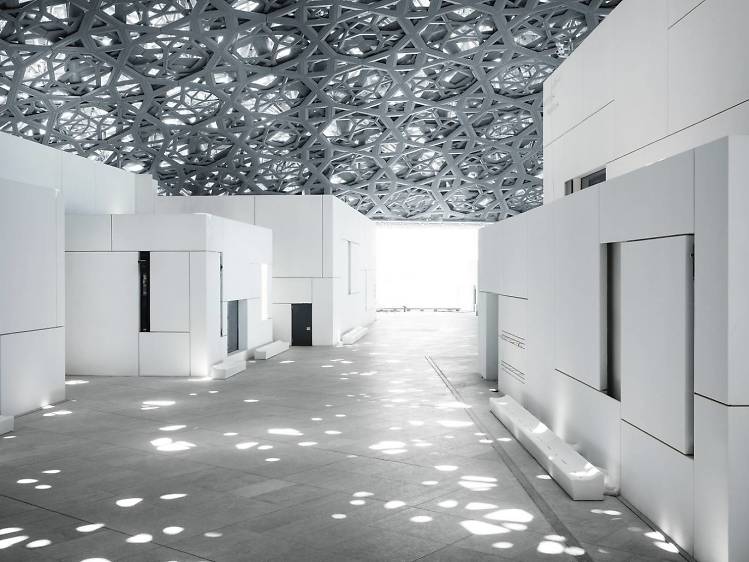 Admirez l'architecture (et l'art) du Louvre Abu Dhabi